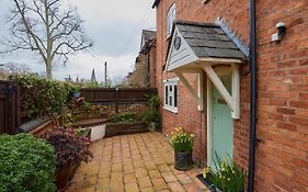 Fab 2-Bed Cotswolds Cottage With Private Courtyard